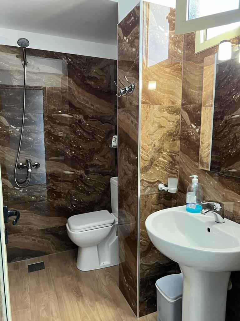 Hotel Vila Flowers Vlorë 외부 사진
