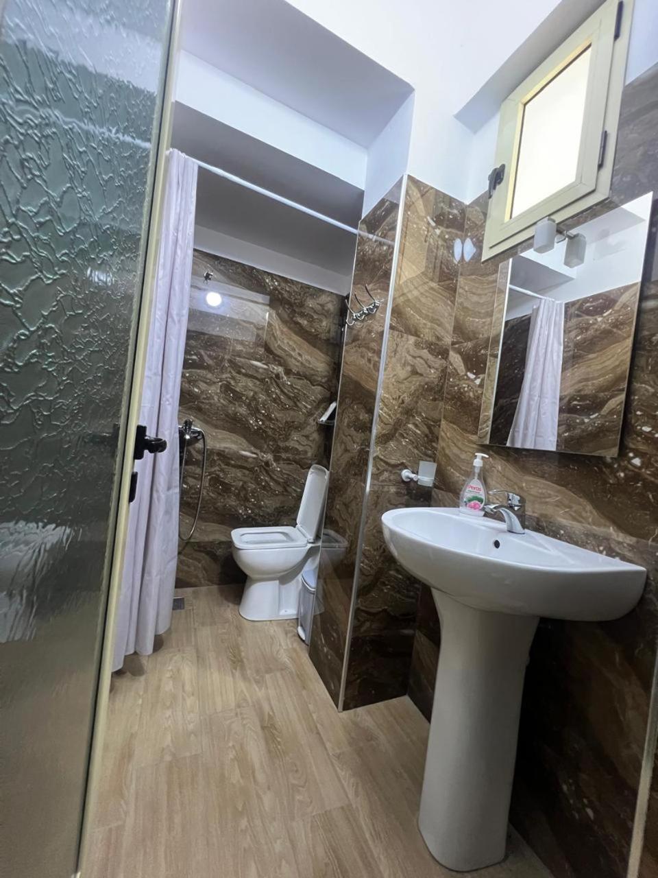 Hotel Vila Flowers Vlorë 객실 사진